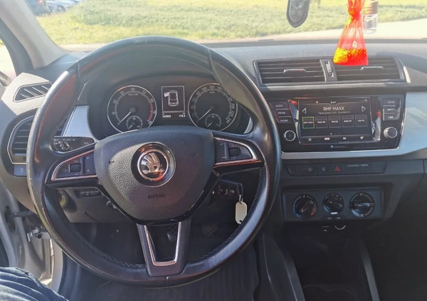Skoda Fabia cena 27000 przebieg: 242800, rok produkcji 2019 z Katowice małe 154